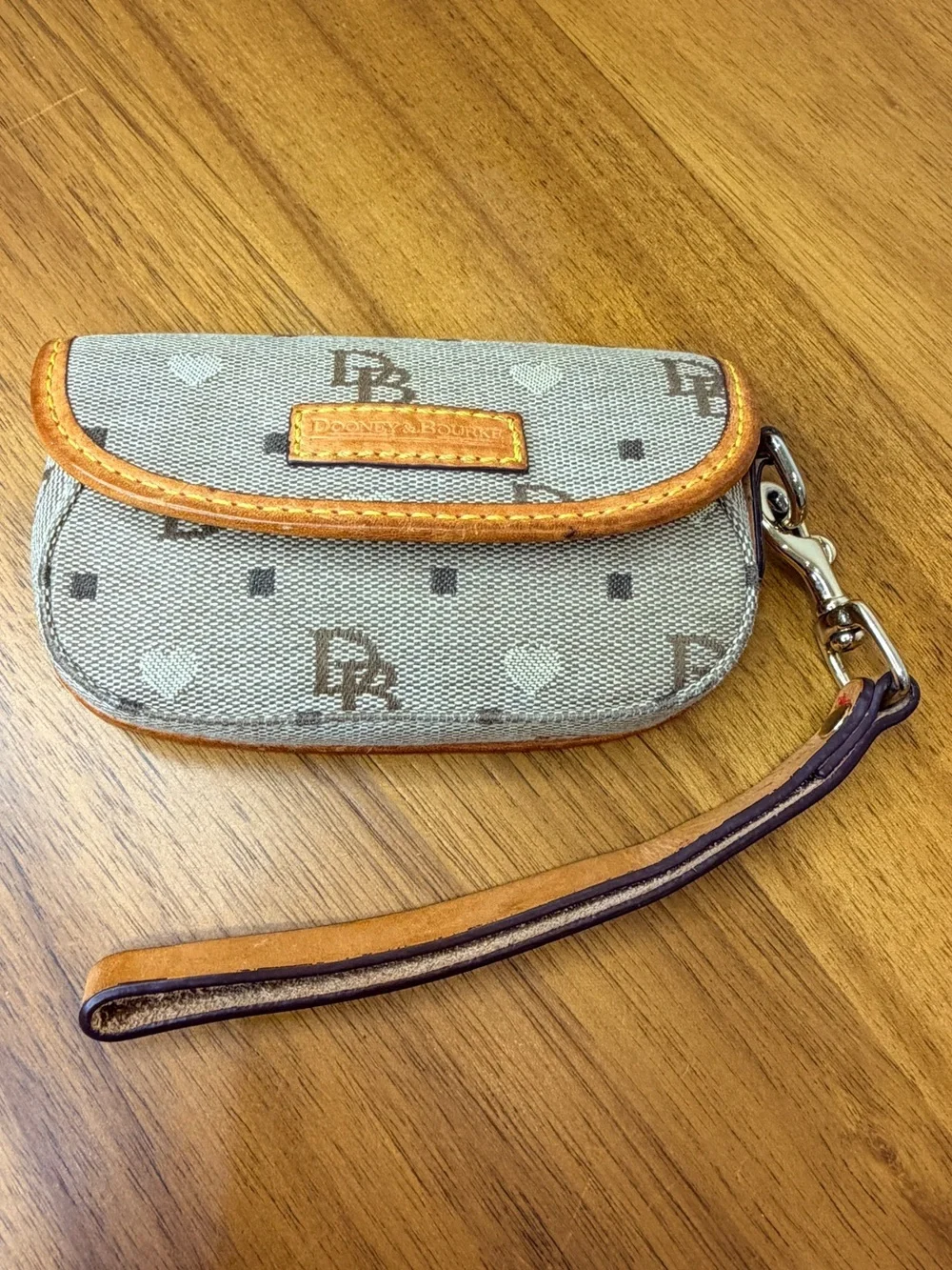 Dooney & Bourke Small Wristlet Gray Tan DB Heart Canvas Leather Trim Y2K Vtg